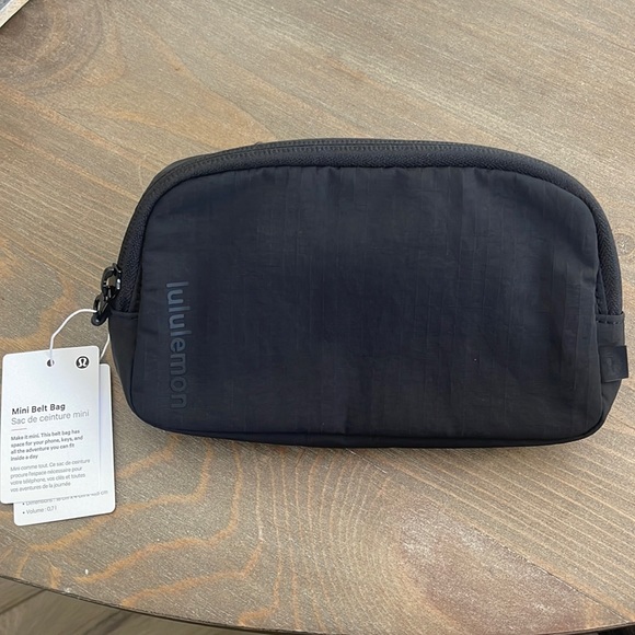 lululemon athletica Handbags - NWT lululemon MINI black belt bag